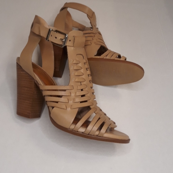 Gianni Bini Shoes - Gianni Bini/ Tan/Woven Leather/Chunky Heel/Sandals